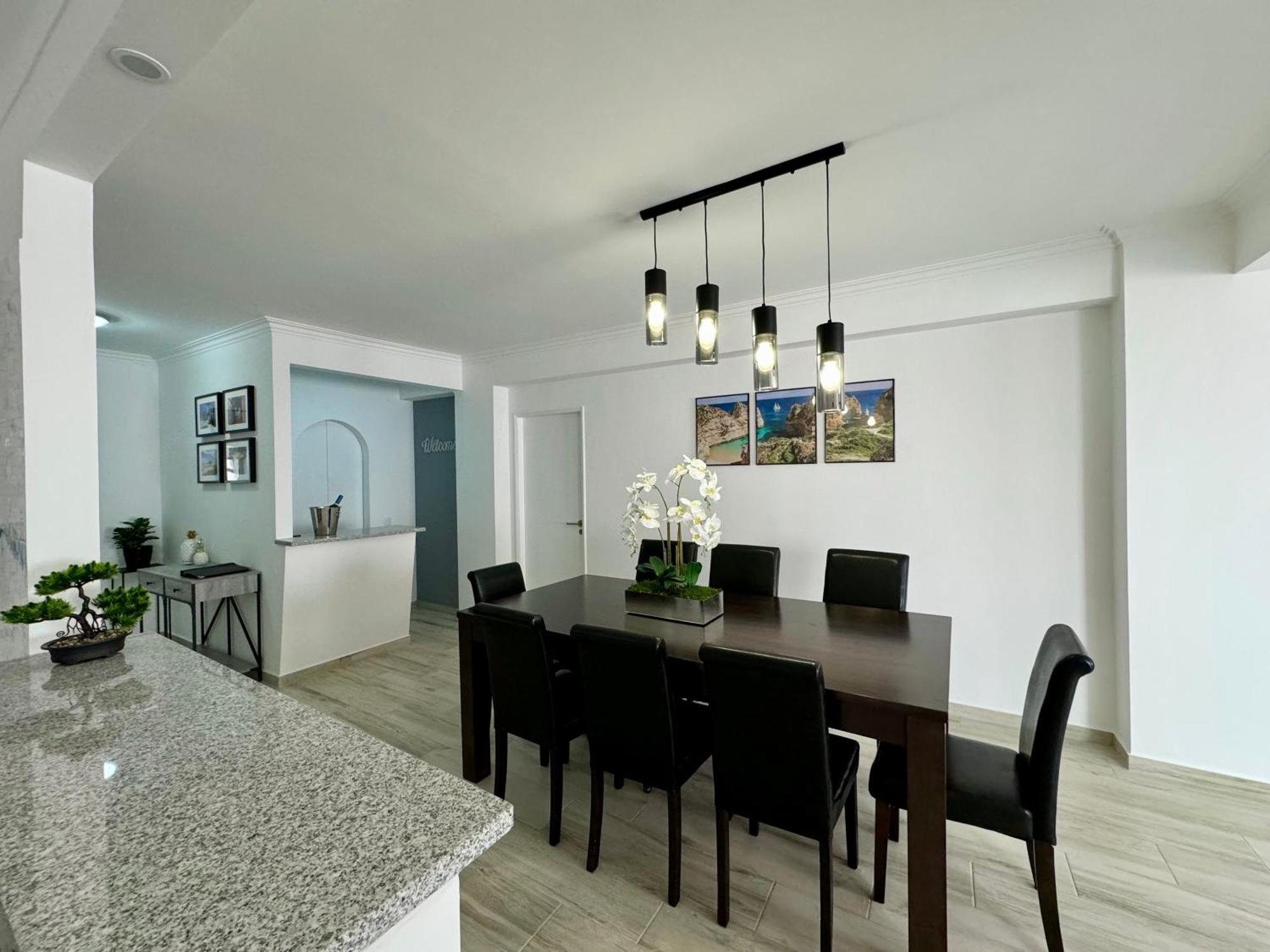Princess Retreat Beautiful Modern Aprt 2 Min Walk From Quarteira Beach ภายนอก รูปภาพ