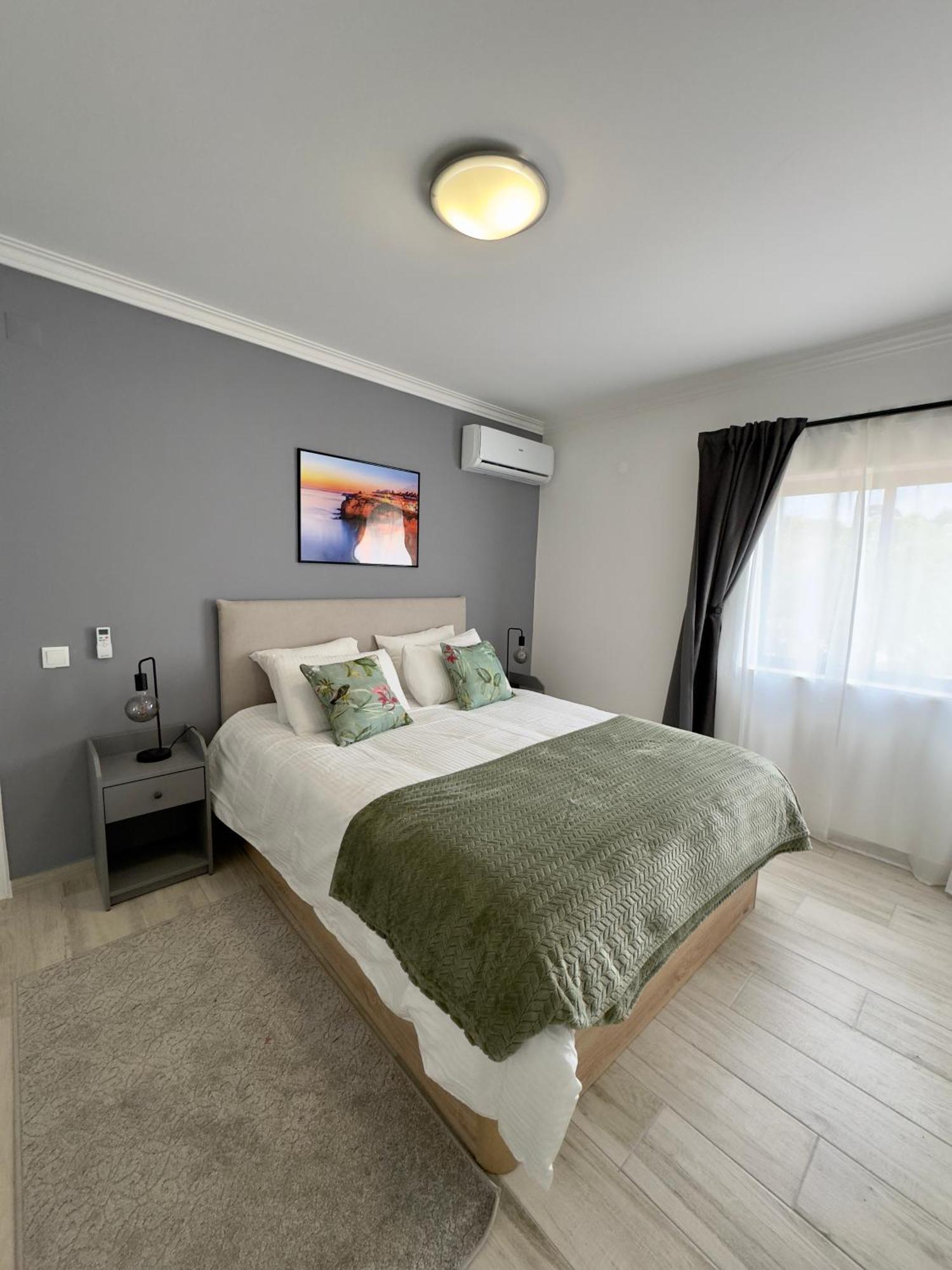 Princess Retreat Beautiful Modern Aprt 2 Min Walk From Quarteira Beach ภายนอก รูปภาพ