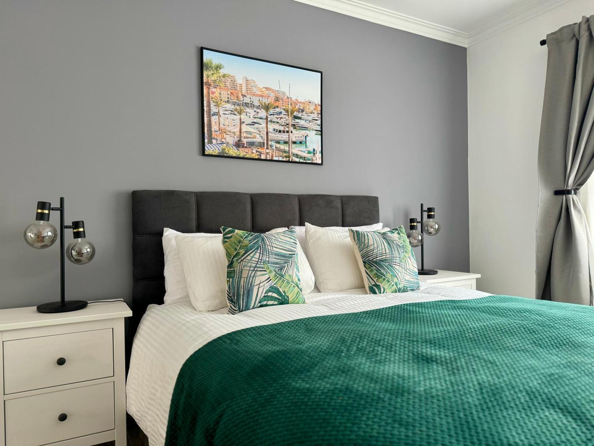 Princess Retreat Beautiful Modern Aprt 2 Min Walk From Quarteira Beach ภายนอก รูปภาพ