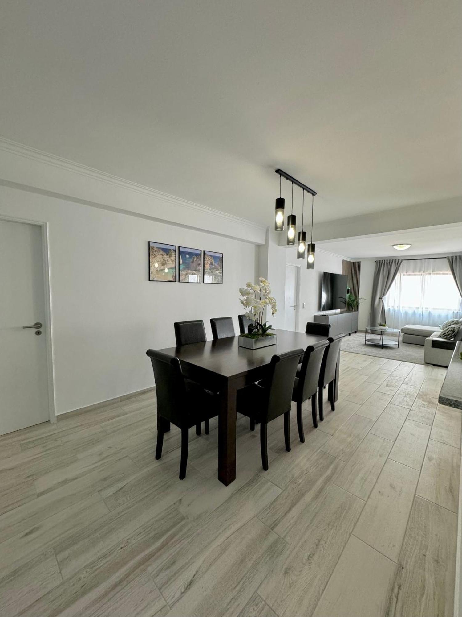 Princess Retreat Beautiful Modern Aprt 2 Min Walk From Quarteira Beach ภายนอก รูปภาพ
