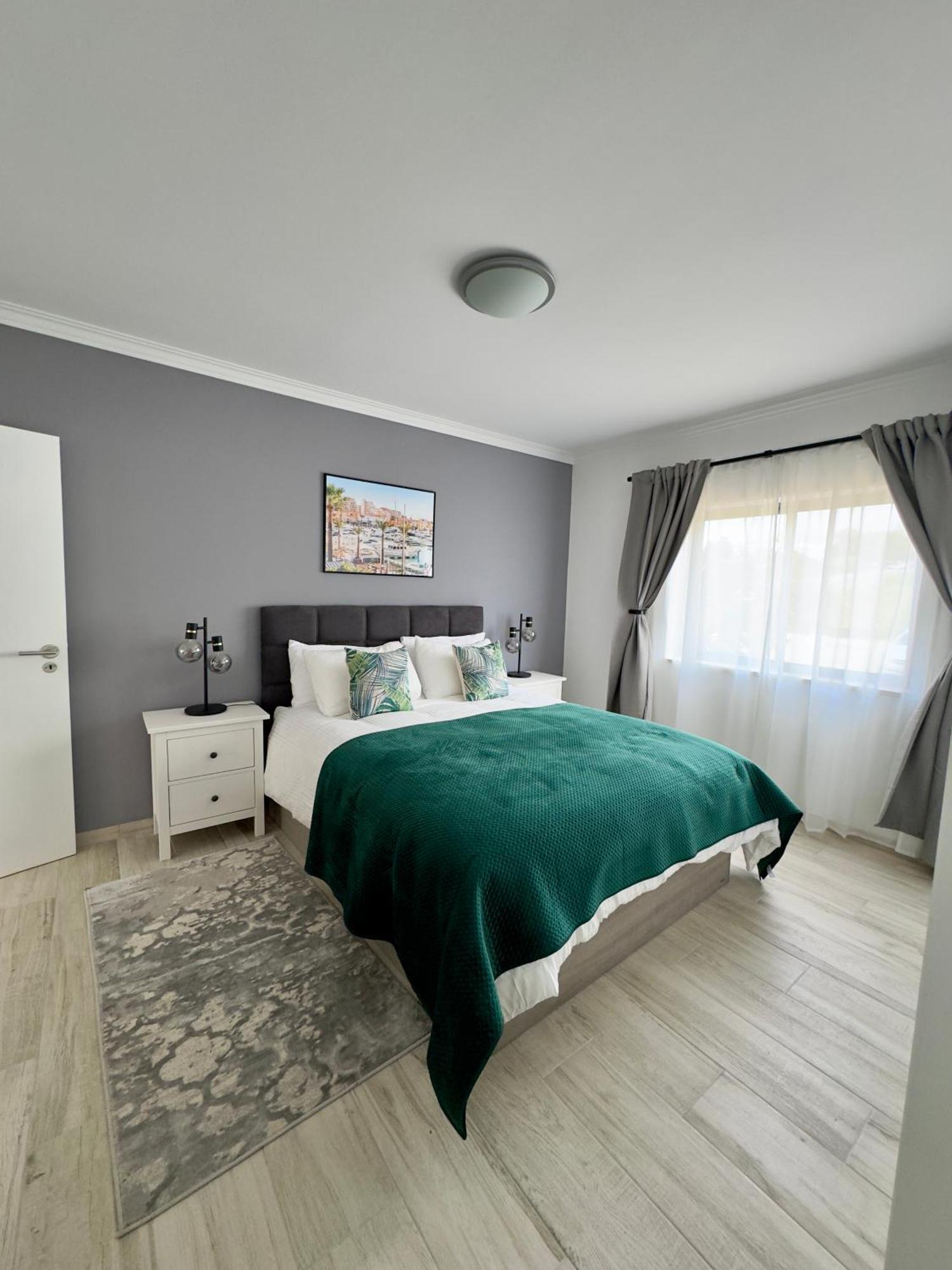 Princess Retreat Beautiful Modern Aprt 2 Min Walk From Quarteira Beach ภายนอก รูปภาพ