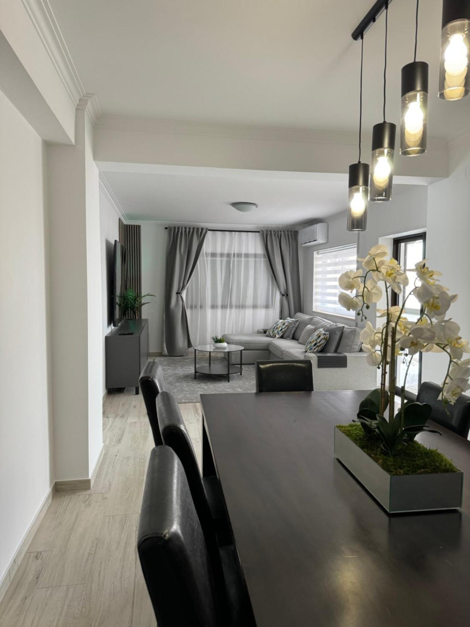 Princess Retreat Beautiful Modern Aprt 2 Min Walk From Quarteira Beach ภายนอก รูปภาพ