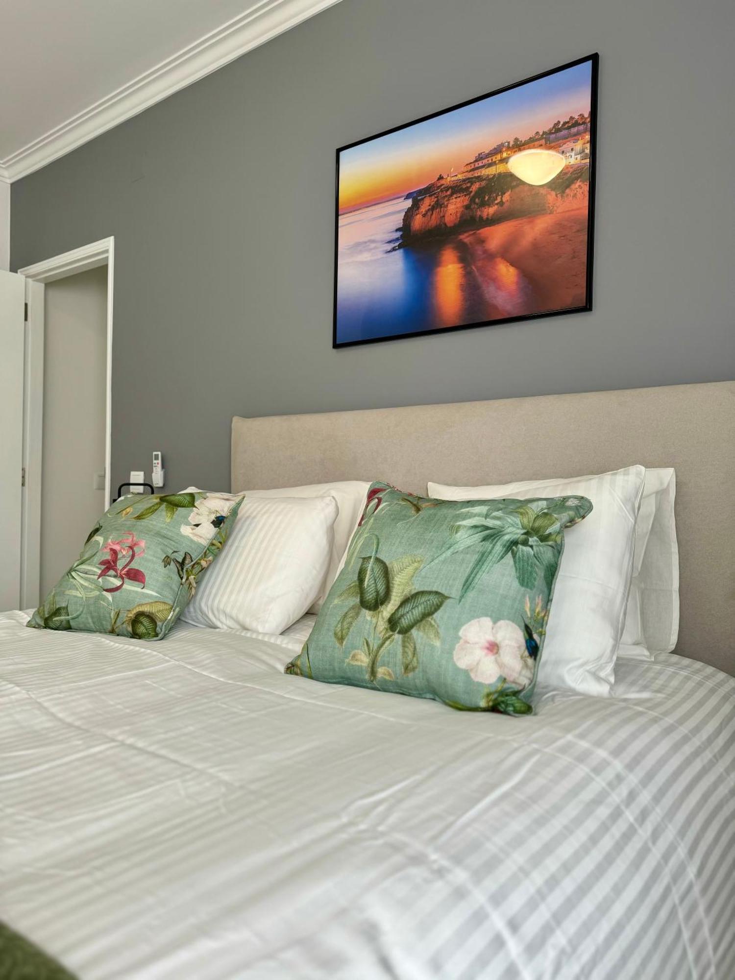 Princess Retreat Beautiful Modern Aprt 2 Min Walk From Quarteira Beach ภายนอก รูปภาพ