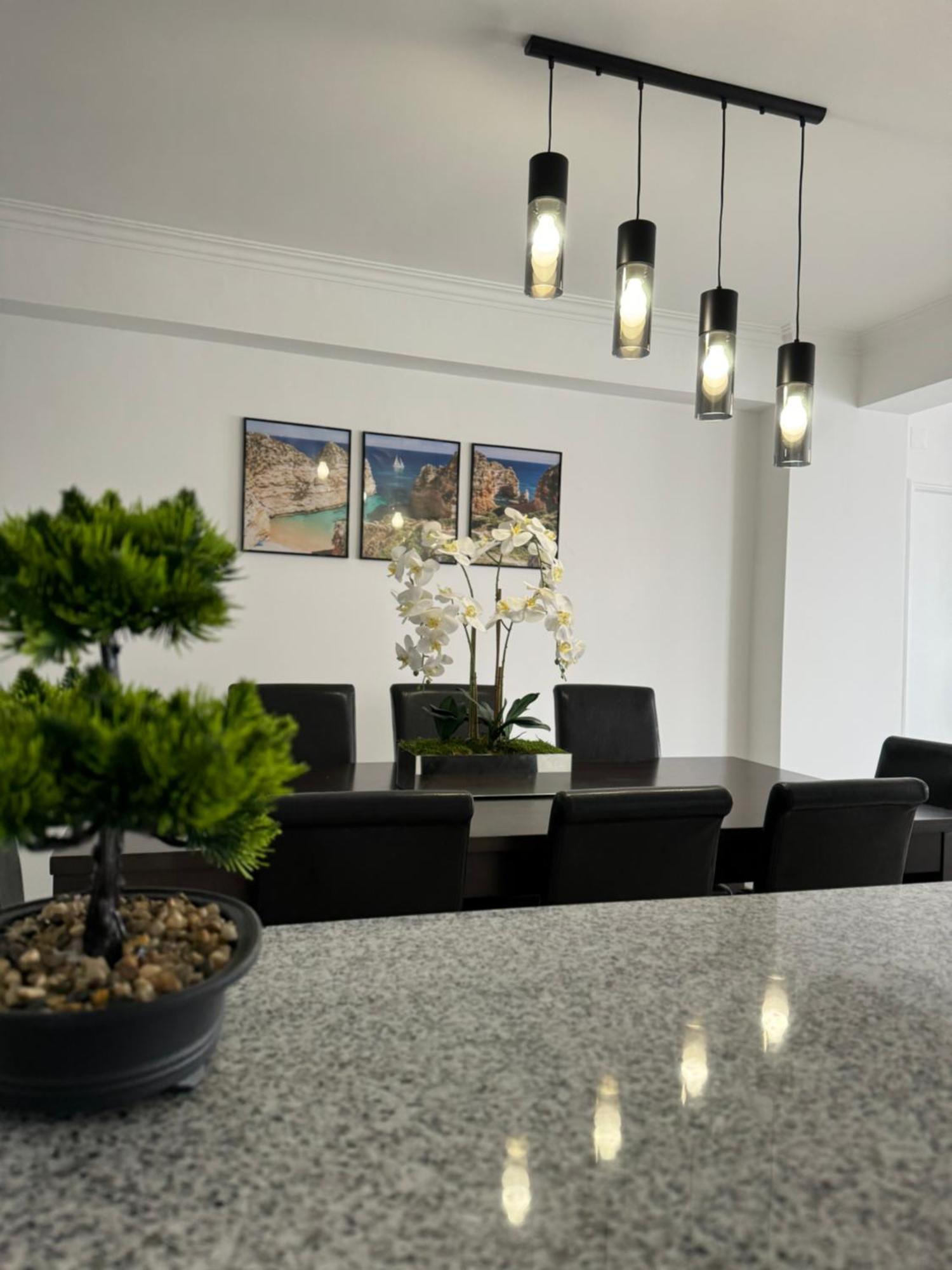 Princess Retreat Beautiful Modern Aprt 2 Min Walk From Quarteira Beach ภายนอก รูปภาพ